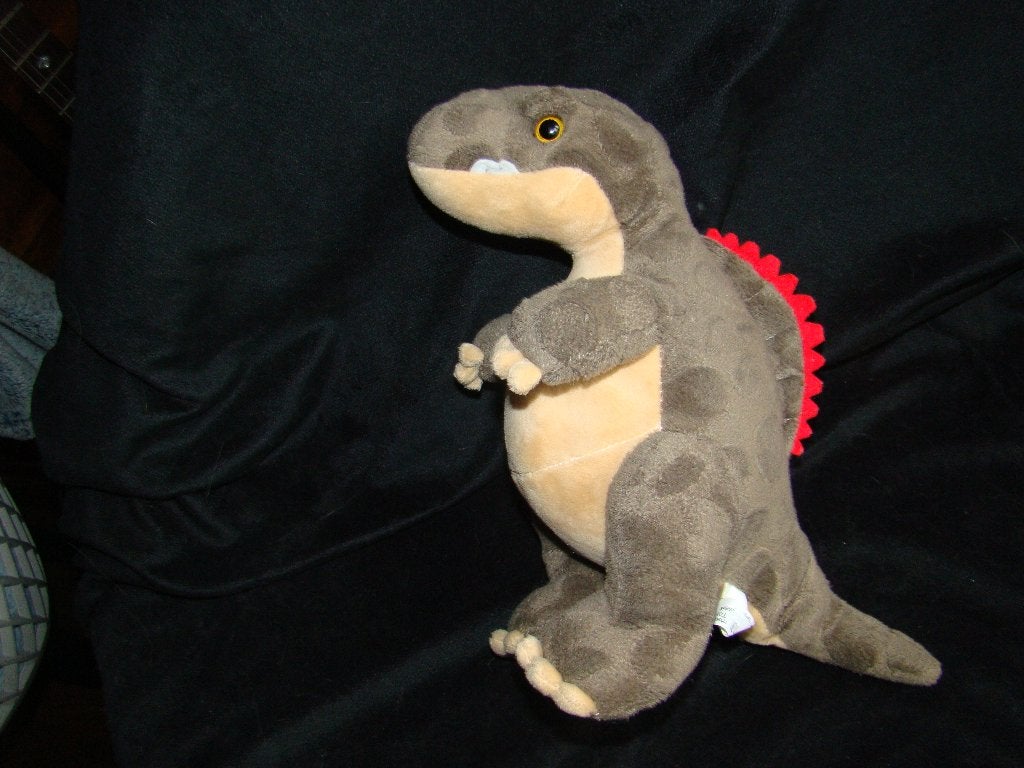 PIA dino knuffel bruin met rood 25 cm groot, Overige typen, Ophalen of Verzenden, Zo goed als nieuw, Wasbaar