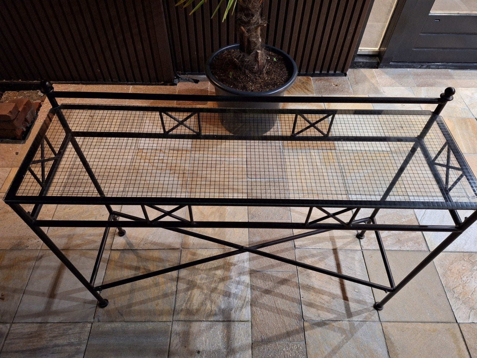 Zwarte metalen spiegel en sidetable, Ophalen, 100 tot 150 cm, Zo goed als nieuw, 75 tot 100 cm