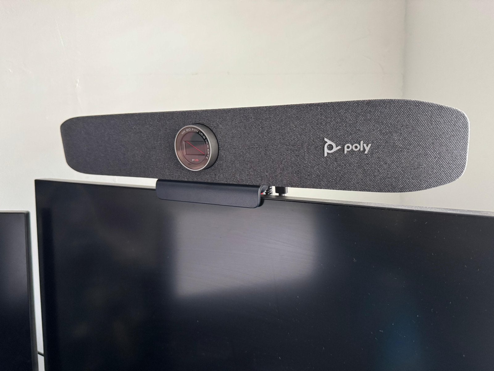 Poly Studio P15 4K Video Conferentie Bar, Ophalen, MacOS, Zo goed als nieuw, Monitorclip