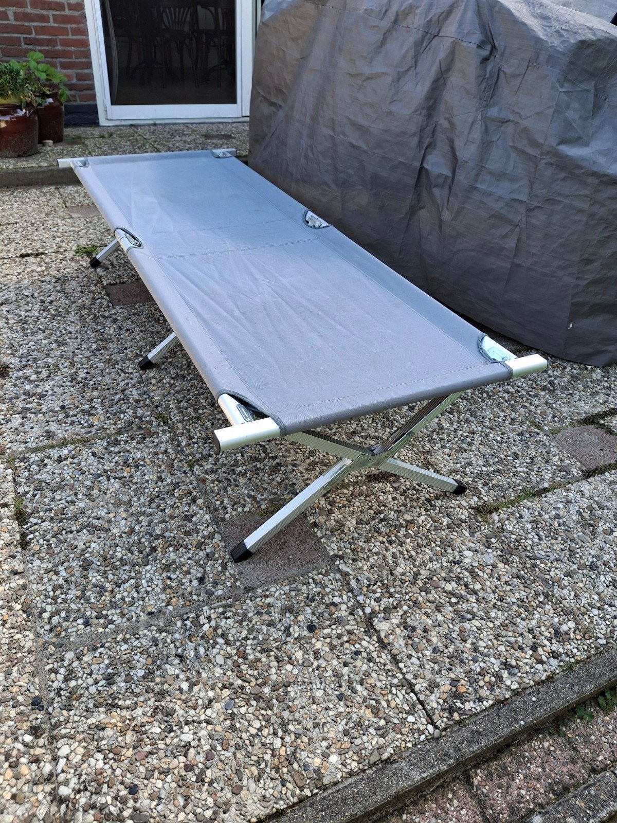 veldbed , camping bed , logeerbed opklapbed, Ophalen, Gebruikt, Inklapbaar