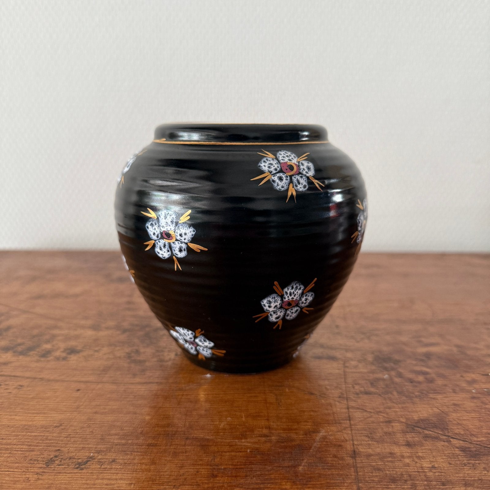 Vintage Tiko Gouda vaasje – zwart met goud & bloemen, Ophalen of Verzenden