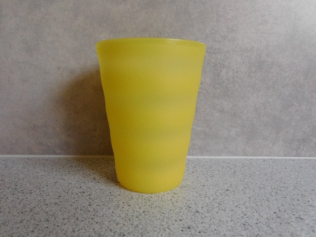 Tupperware Trendy Beker Geel - 330 ml, Gebruikt, Geel, Beker of Kan, Ophalen of Verzenden