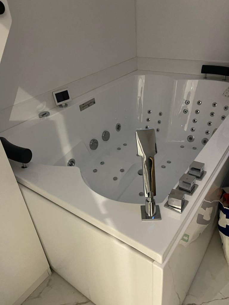Zo goed als nieuwe jacuzzi, slechts één jaar oud, Ophalen of Verzenden, Zo goed als nieuw, Vast