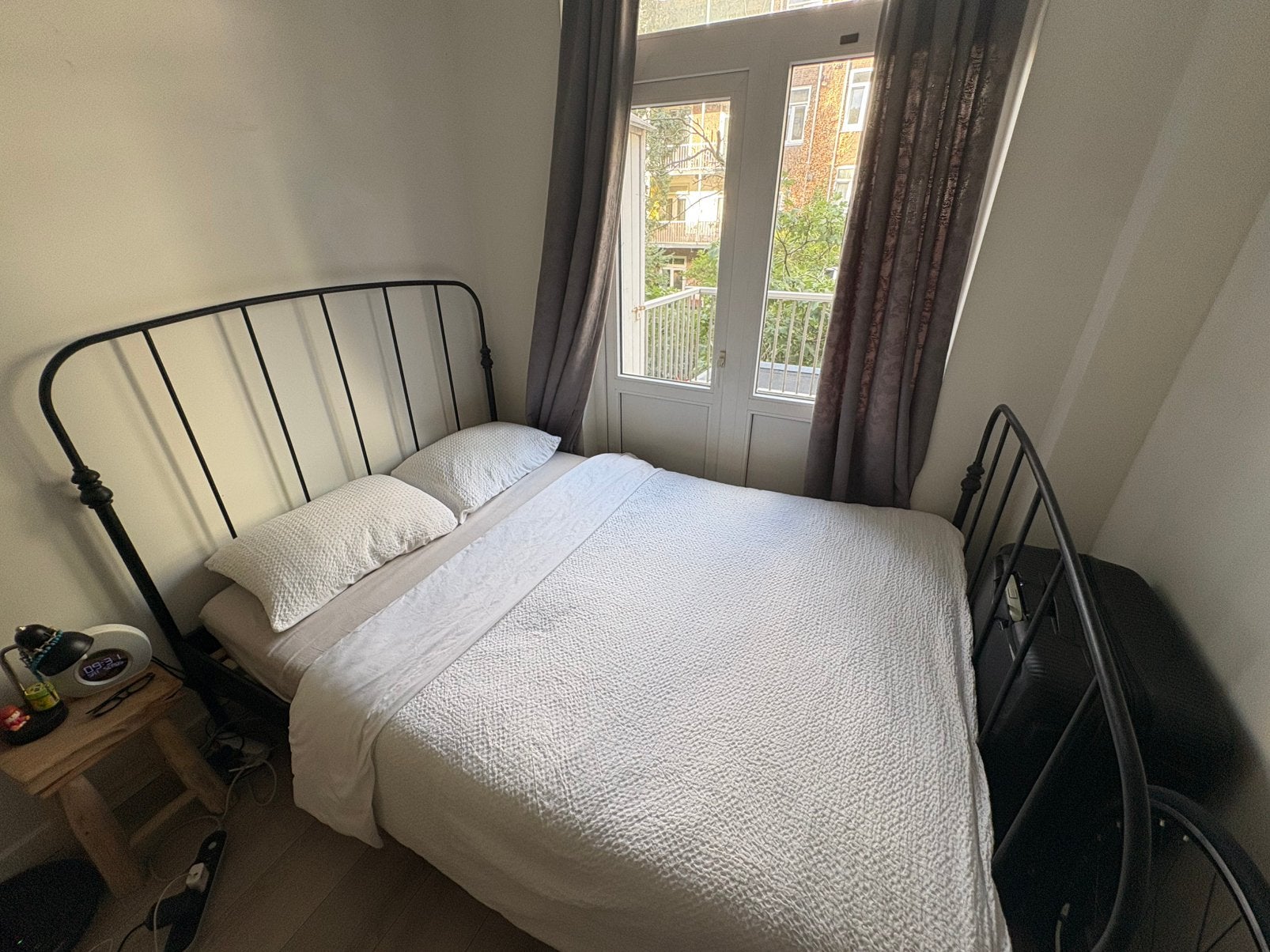 IKEA SAGSTUA Bedframe Zwart Metaal (Optioneel Met Matras), Huis en Inrichting, Slaapkamer | Bedden, Ophalen, Zwart, Tweepersoons