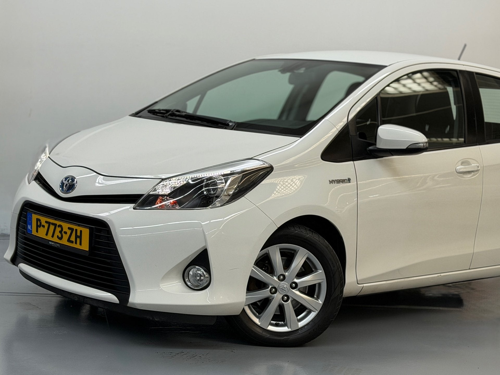 Foto 3 van Toyota Yaris 1.5 Full Hybrid Aspiration Camera Nieuwe APK +
