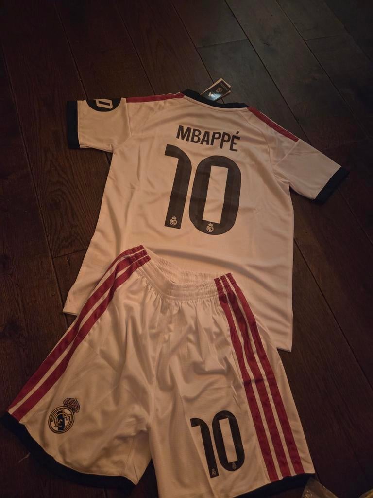 Real Madrid tenue 26/27 Mbappé nr 10, Set, Nieuw, Ophalen of Verzenden, .