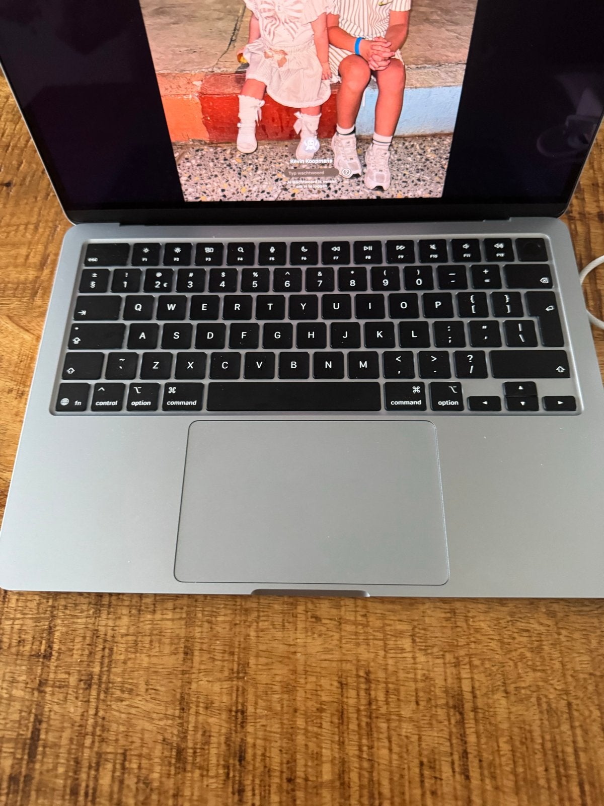 Foto 4 van MacBook Air 13” M5 16GB/512GB + muis + tas zo goed als nieuw