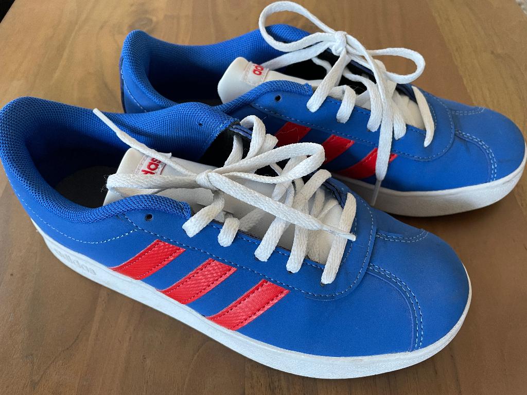 Mooie en nog nette ADIDAS sneakers in maat 36, Wit, Ophalen of Verzenden, Sneakers of Gympen, Zo goed als nieuw