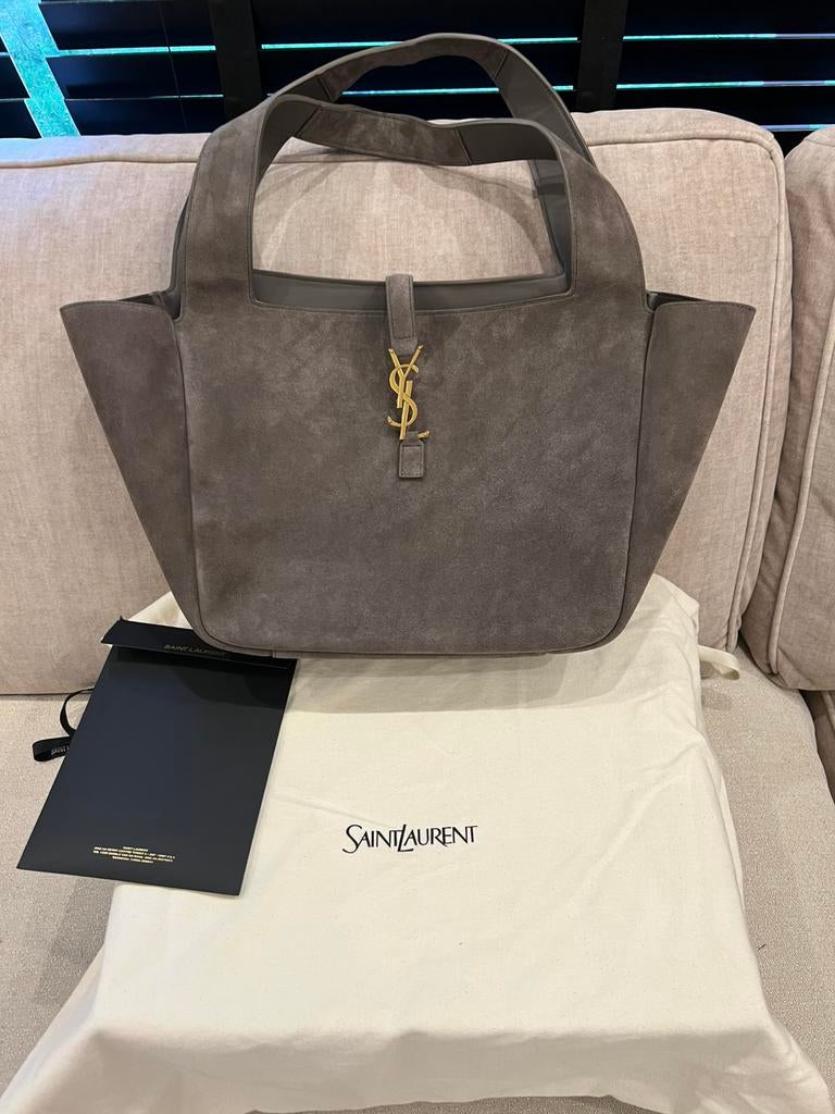 Bea in Suede Saint Laurent, Ophalen of Verzenden, Zo goed als nieuw, Grijs