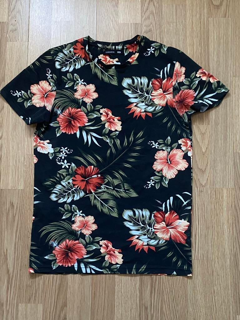 Terranova T-shirt XS - Nieuw met bloemenprint, Kleding | Dames, Overige kleuren, Nieuw, Ophalen of Verzenden, Korte mouw