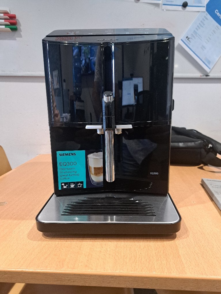 Siemens EQ300 espressomachine, Ophalen, Espresso apparaat, Zo goed als nieuw, 4 tot 10 kopjes