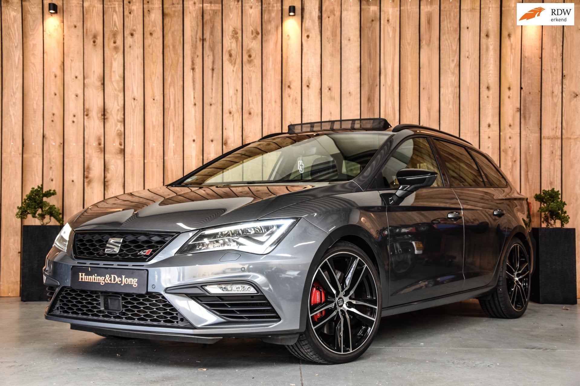 Seat Leon ST 2.0 TSI CUPRA 300 4DRIVE *Pano*Camera*Keyless*A, Auto's, Seat, Automaat, Gebruikt, 4 cilinders, 1984 cc
