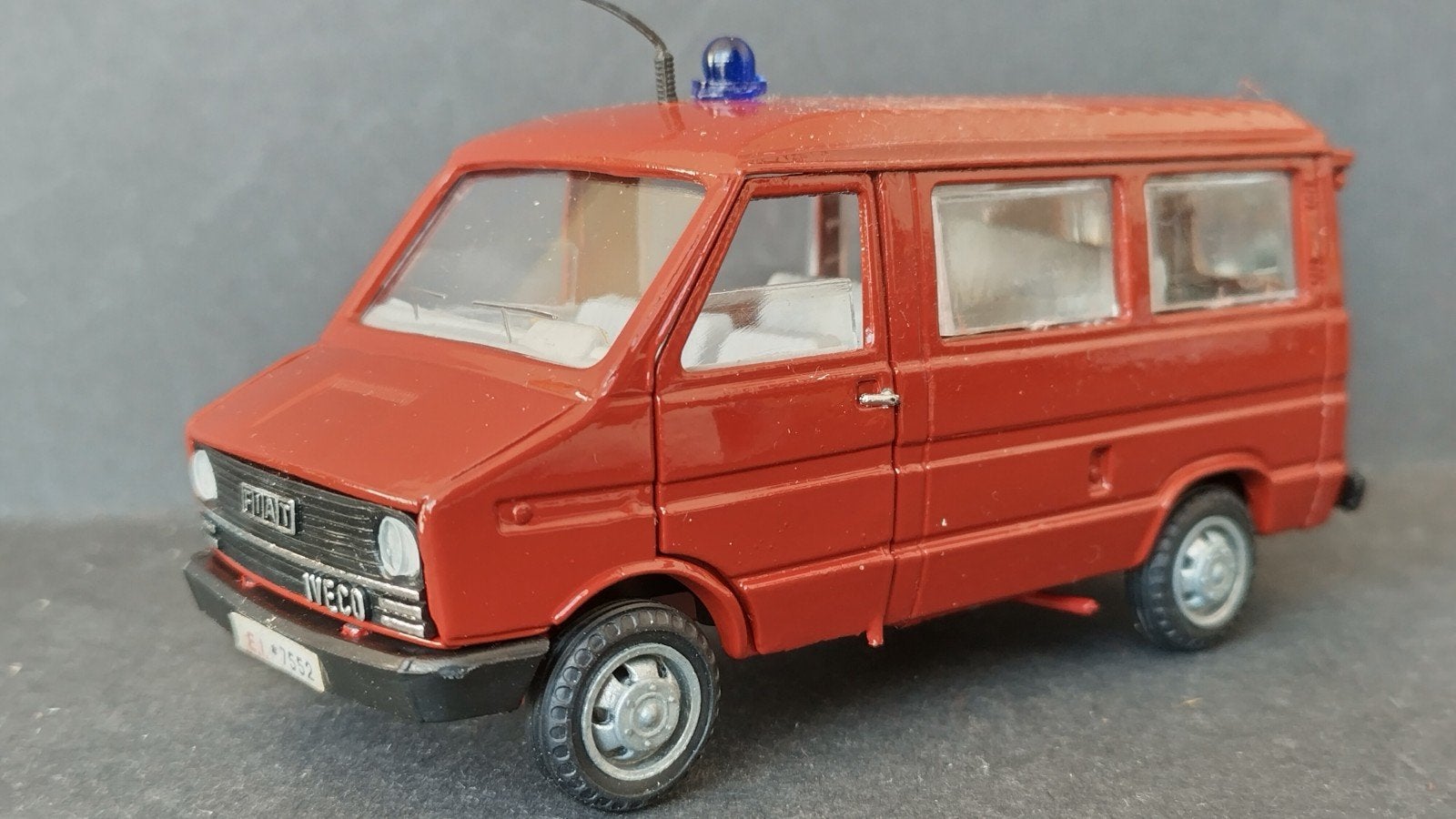Iveco Daily brandweer 1:43 Old Cars Italy Pol, Overige merken, Auto, Verzenden, .