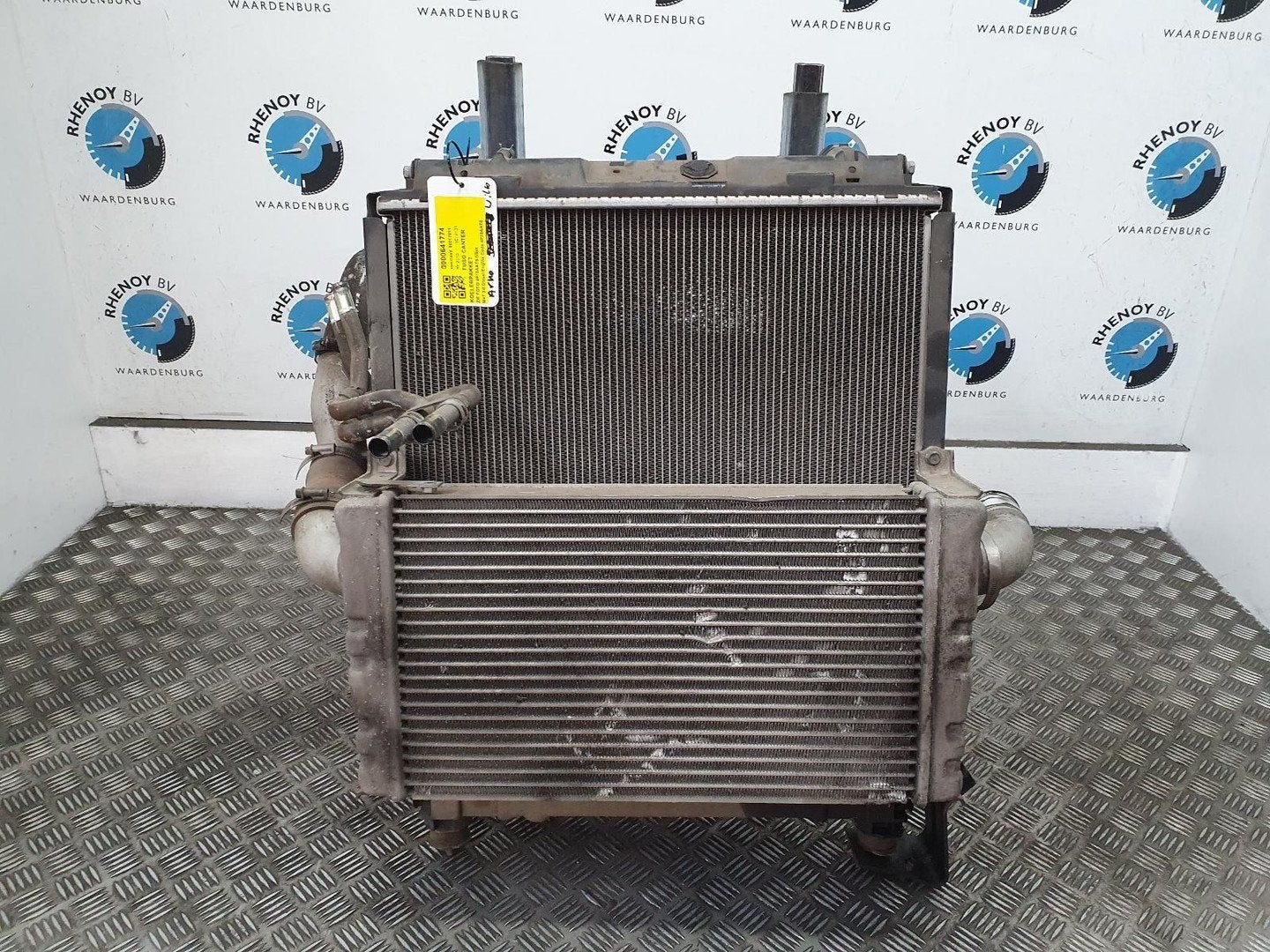 MITSUBISHI FUSO CANTER 7C18 7500/340  KOELERPAKKET 2015, Auto-onderdelen, Ophalen of Verzenden, Gebruikt, Stiba lid