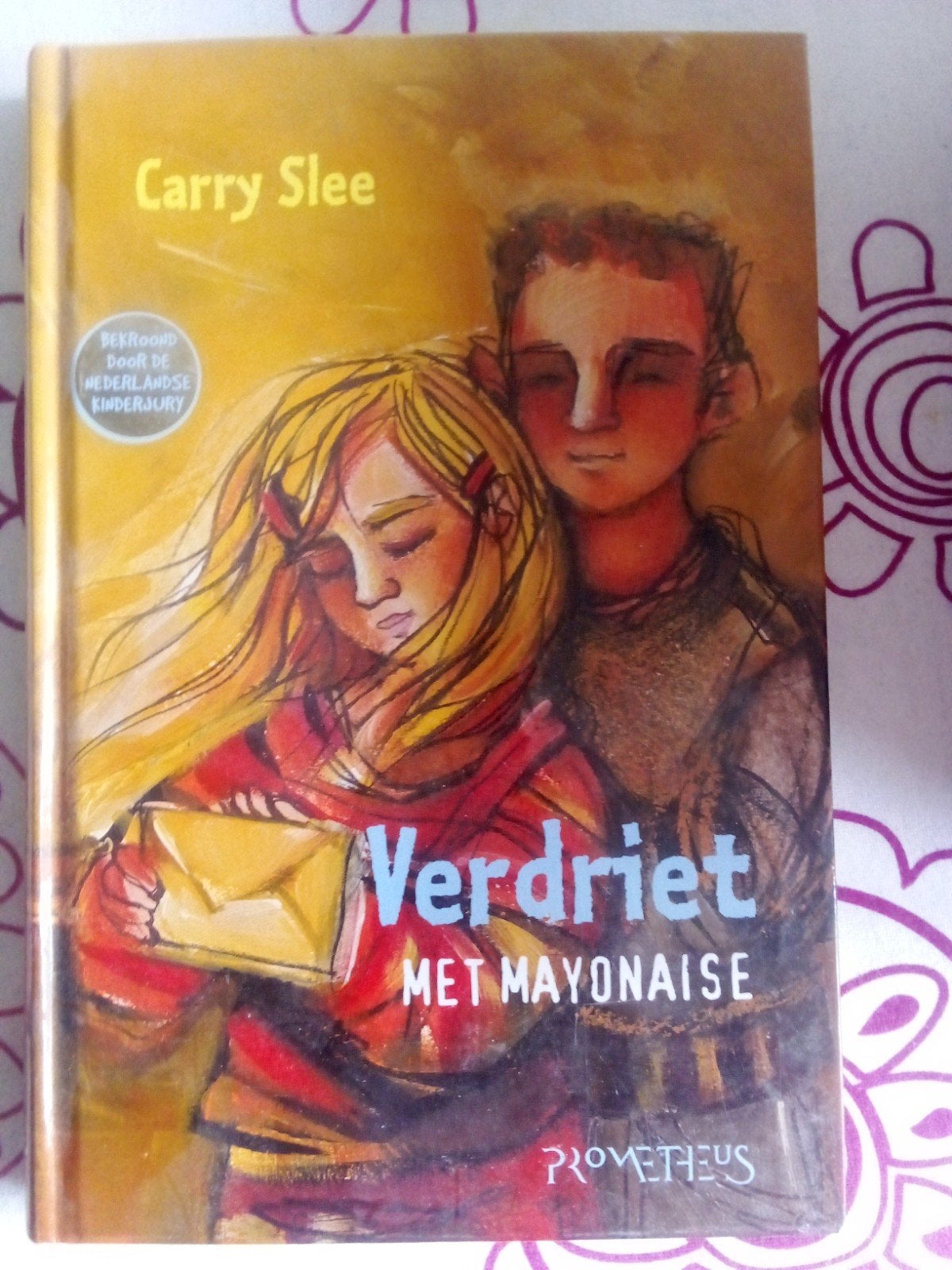 Verdriet met Mayonaise - Carry Slee (Volledig Heel), Ophalen of Verzenden, Zo goed als nieuw, Carry Slee, Fictie