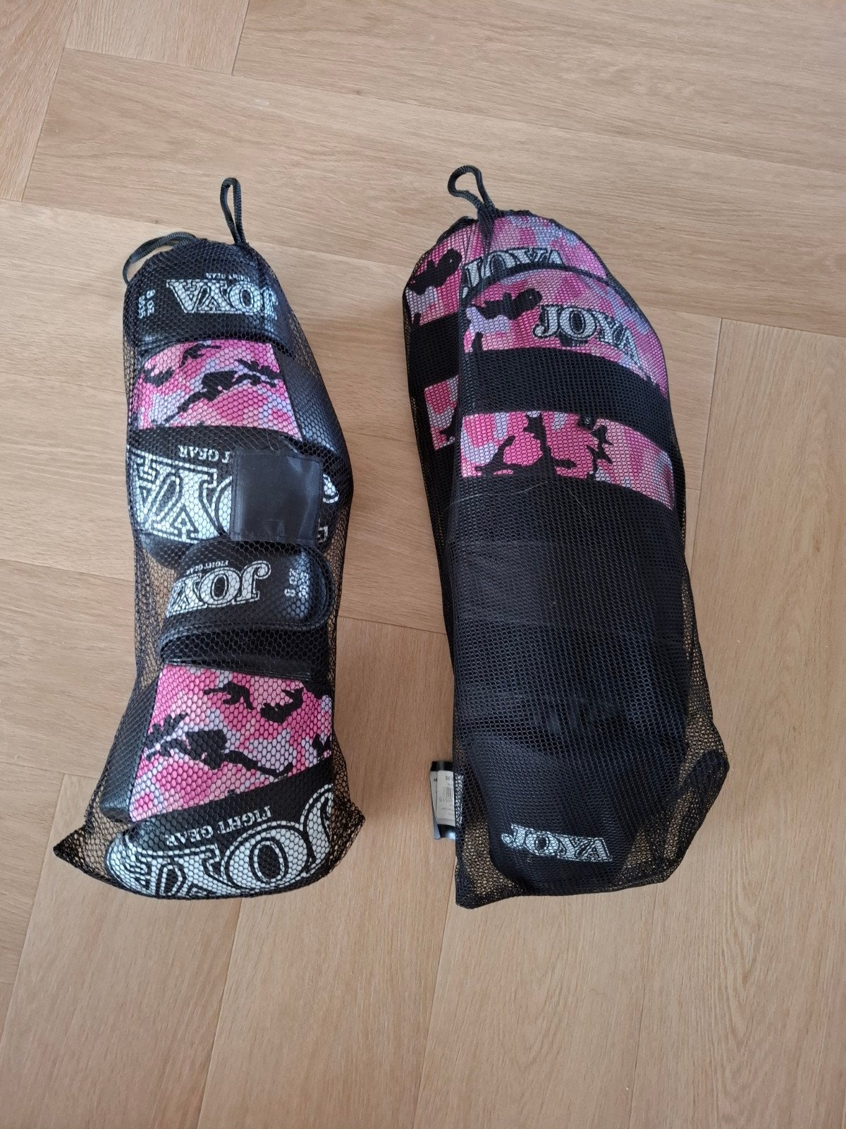 Joya Fight Gear bokshandschoenen en scheenbeschermers, Sport en Fitness, Ophalen of Verzenden, Zo goed als nieuw, Bokshandschoenen