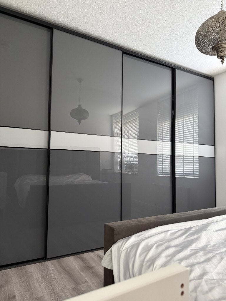 Moderne schuifdeurkast 375 x 265 cm – 4 schuifdeuren, Ophalen, Glas, 200 cm of meer, 150 tot 200 cm