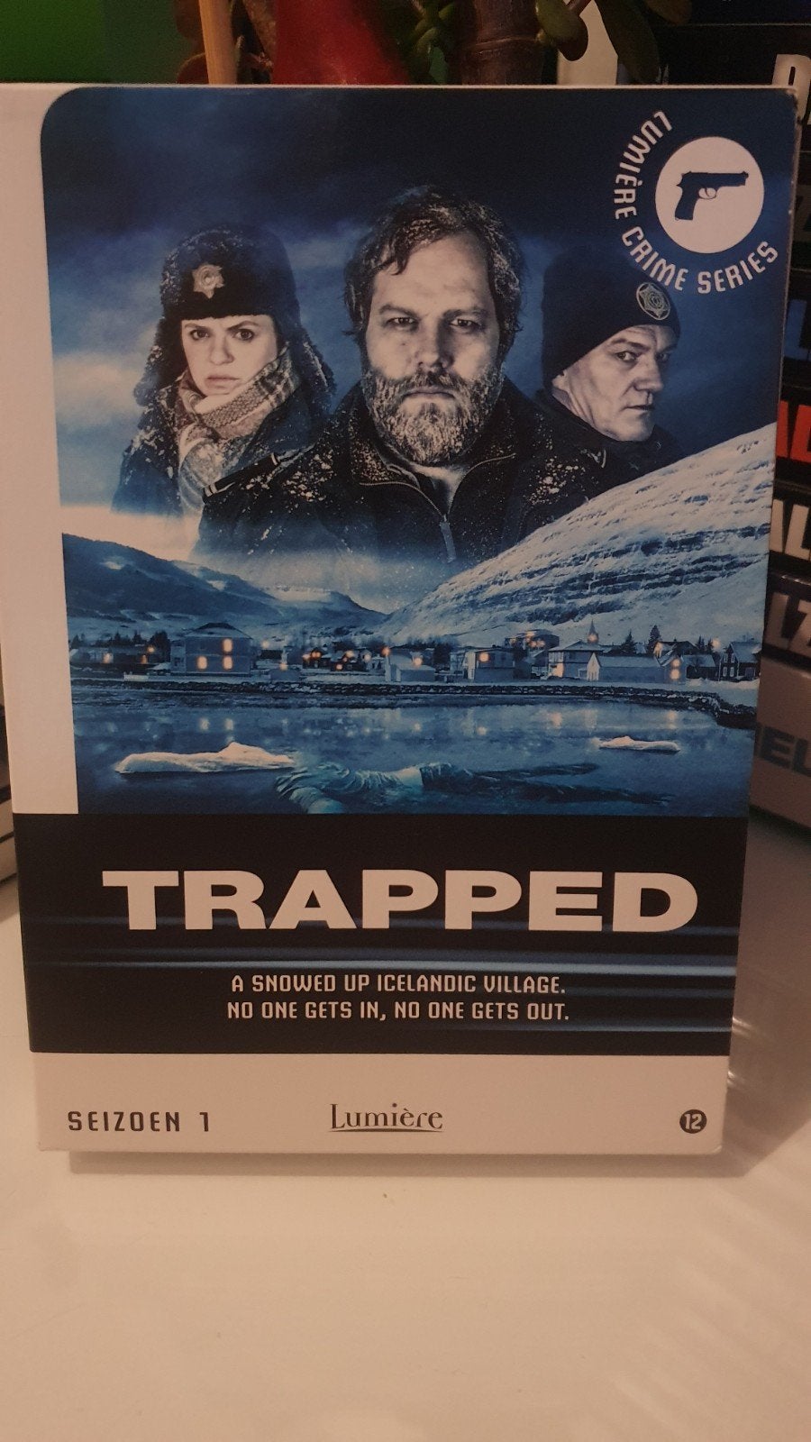 Trapped Seizoen 1 - Beklemmende IJslandse misdaadserie, Engels, Nederlands, Ophalen of Verzenden, Zo goed als nieuw