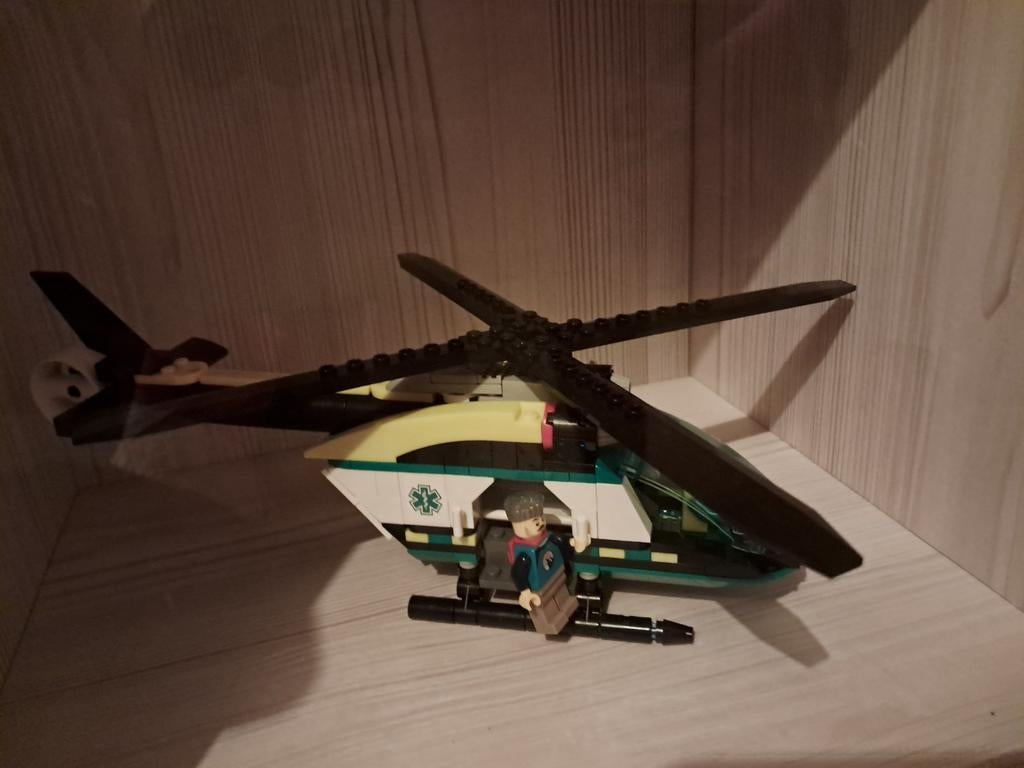 Lego ambulance helikopter met figuur, Ophalen of Verzenden