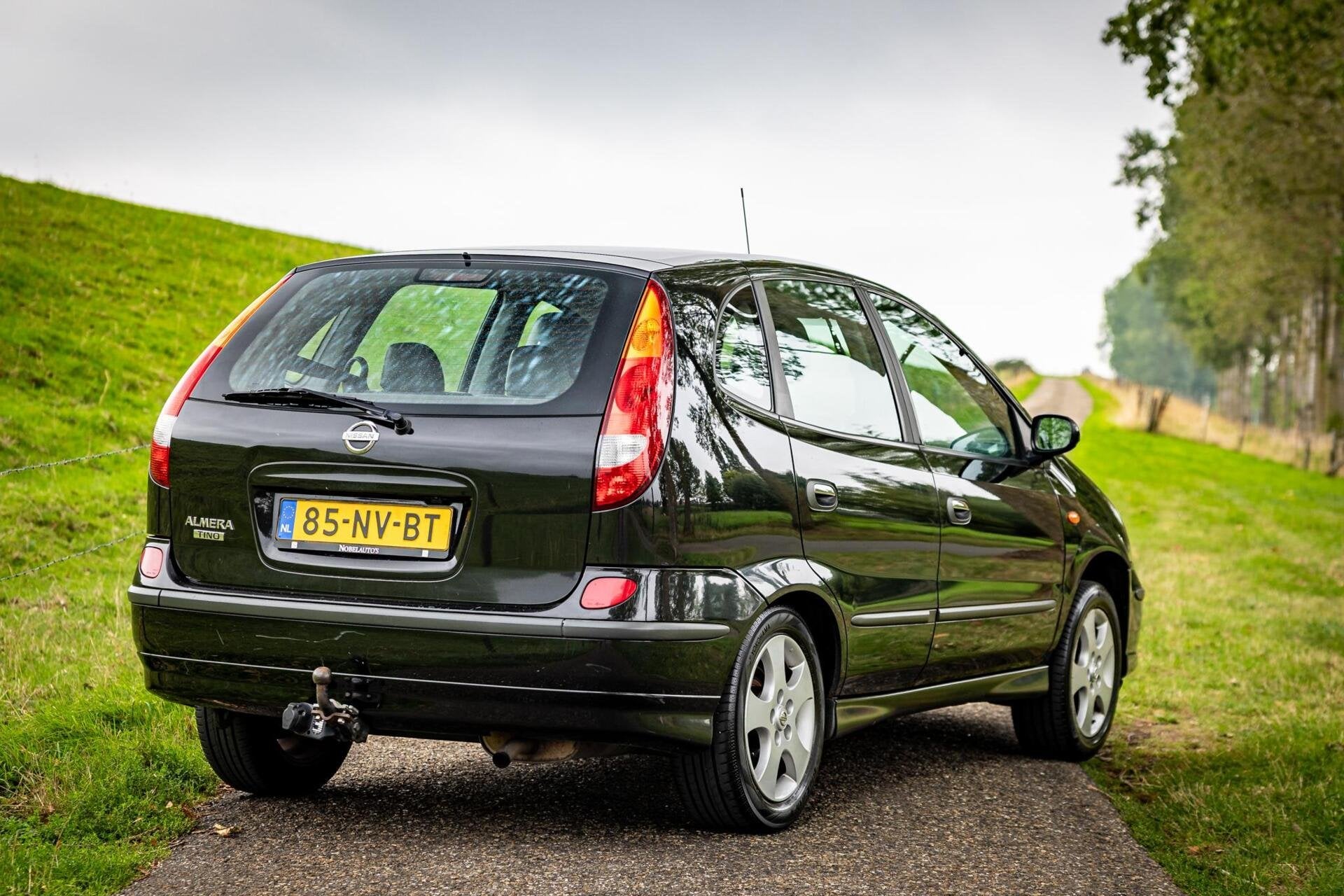 Nissan Almera Tino 1.8 |Apk 9-27 |Nap |Trekhaak |Airco |LM, Auto's, Emergency brake assist, 4 cilinders, Met garantie (alle), Almera Tino