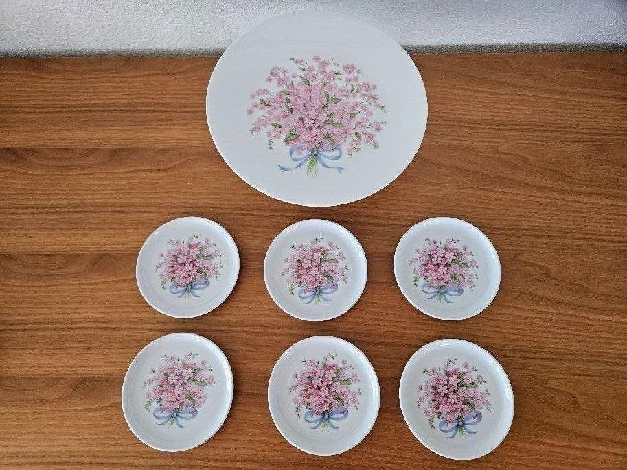 Dekschaal met 6 schattige petit four bordjes, Huis en Inrichting, Keuken | Servies, Ophalen of Verzenden, Overige stijlen, Aardewerk