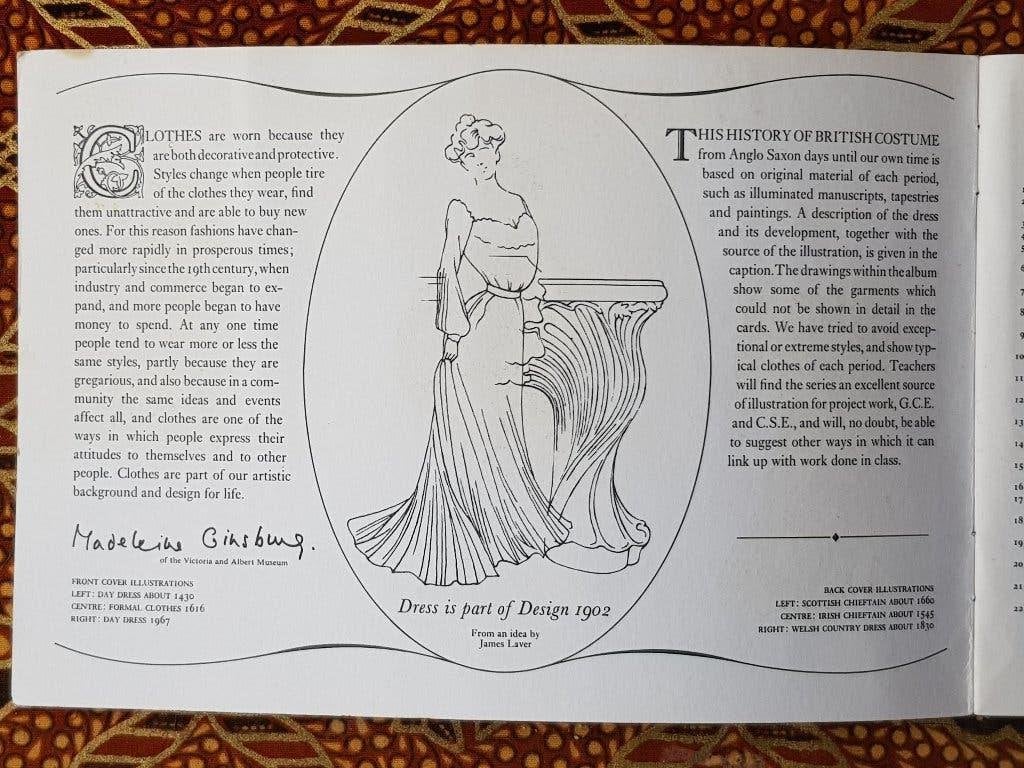Oud Engels album met Brooke Bond theeplaatjes van kostuums., Ophalen of Verzenden