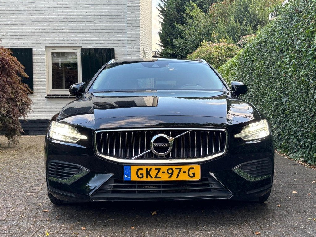 Volvo V60 - T6 Twin Engine 340pk AWD Geartronic 2021 Zwart, Auto's, Automaat, Dealer onderhouden, 4 cilinders, Zwart