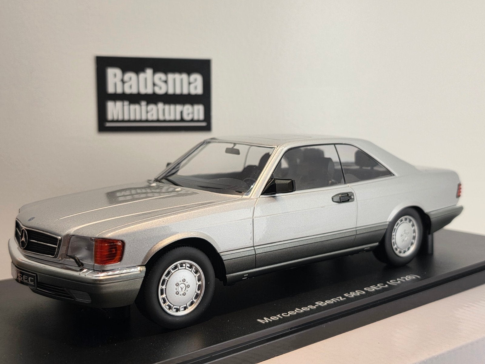 Mercedes-Benz 560 SEC C126 - Silver - 1:18 KK-SCALE, Auto, Nieuw, Ophalen of Verzenden, KK-SCALE