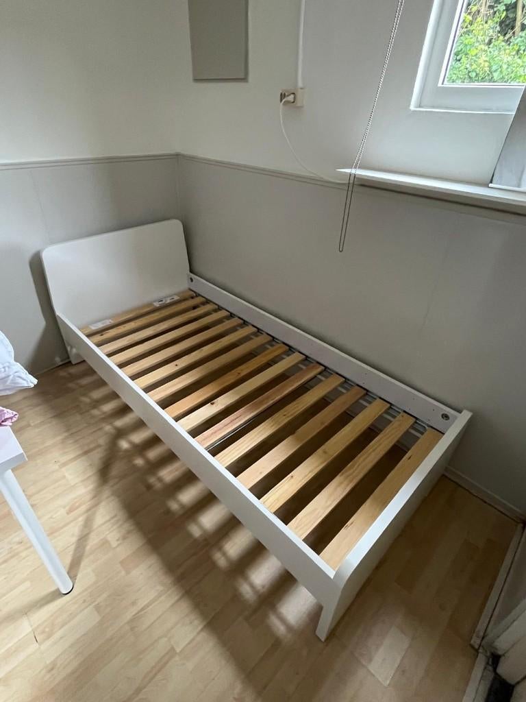 Te koop wit Ikea eenpersoonsbed (model släkt) in goede staat, Huis en Inrichting, Ophalen, Eenpersoons, Wit, Zo goed als nieuw