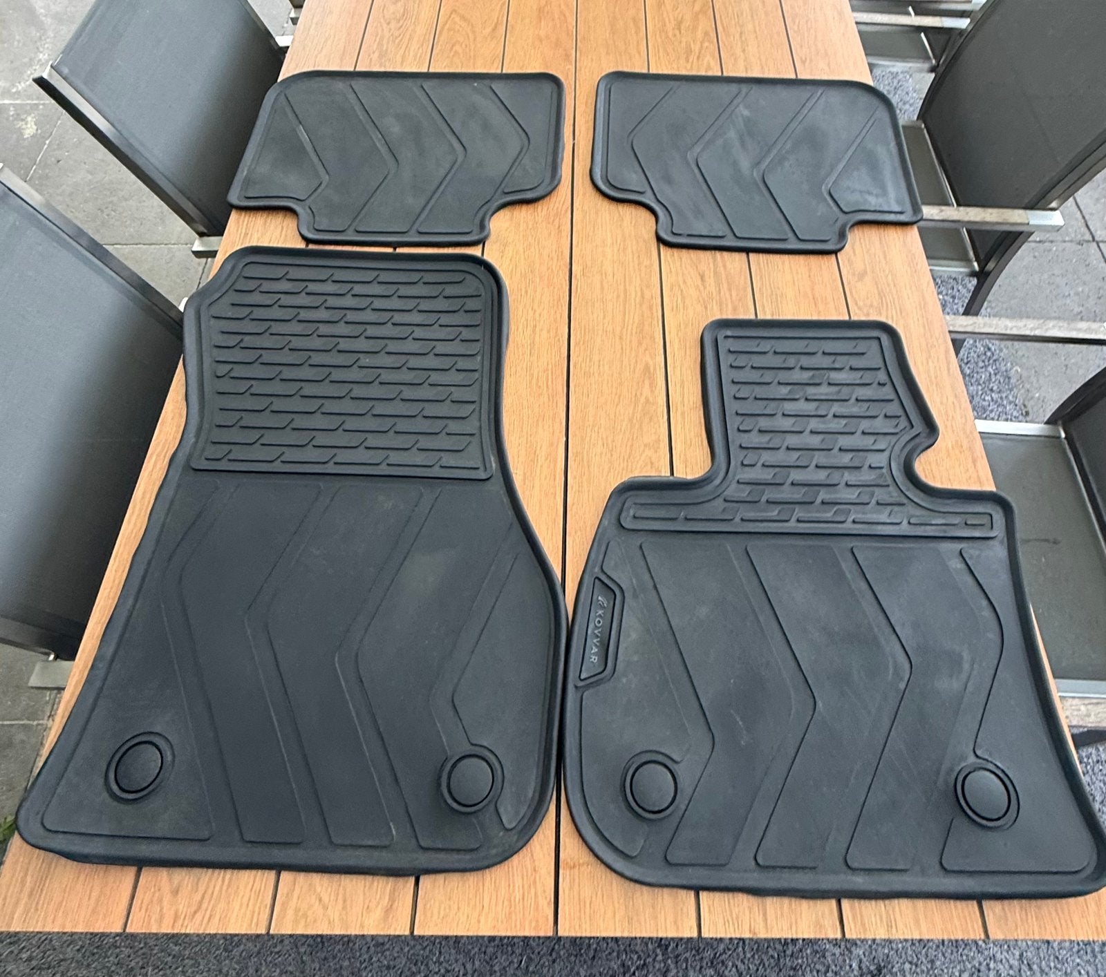 Rubberen matten BMW X1, Ophalen, Zo goed als nieuw