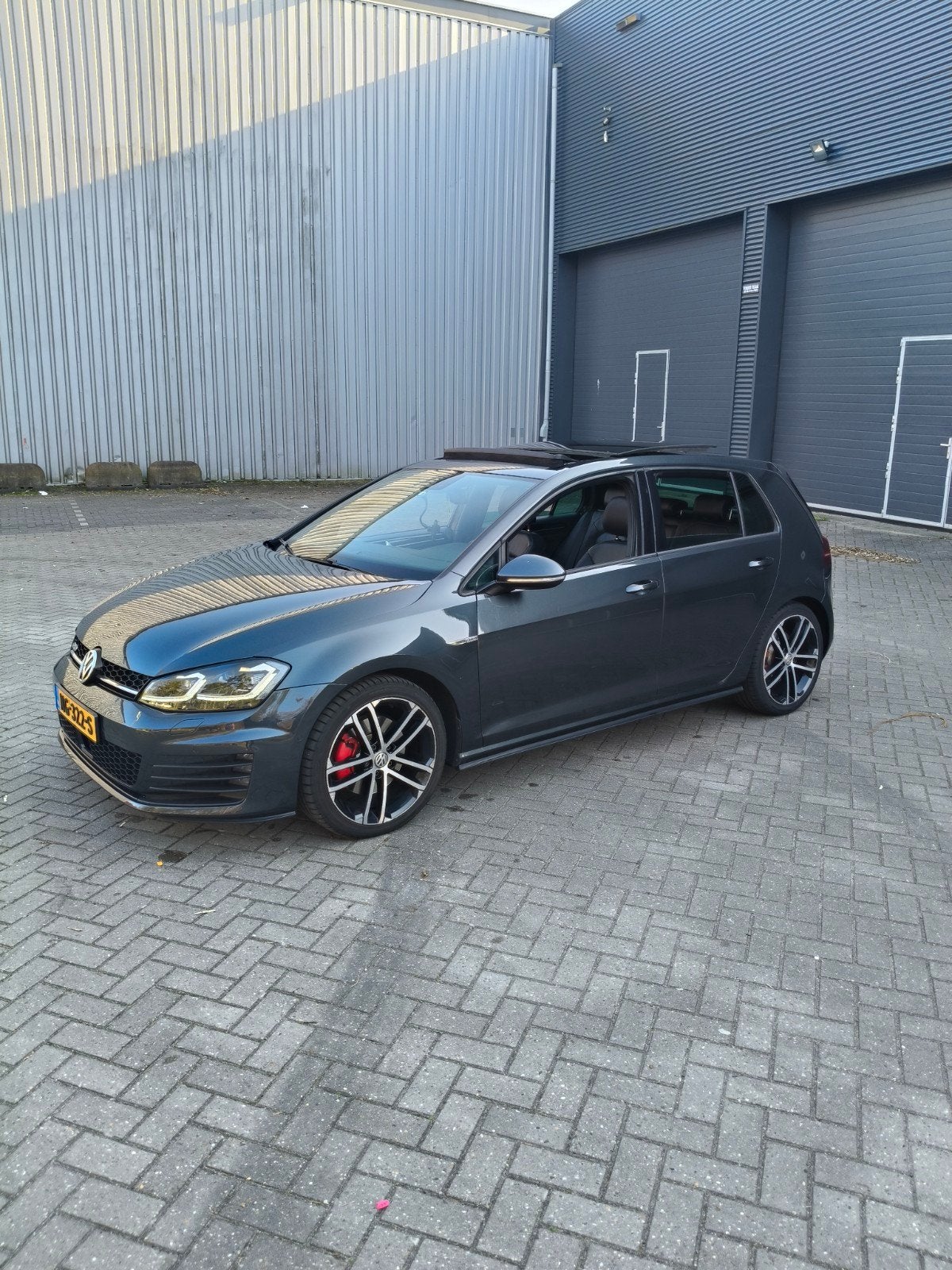 Volkswagen Golf 2.0 TDI 135KW 5D DSG 2013 Zwart, Auto's, 4 cilinders, Zwart, Diesel, 140 €/maand