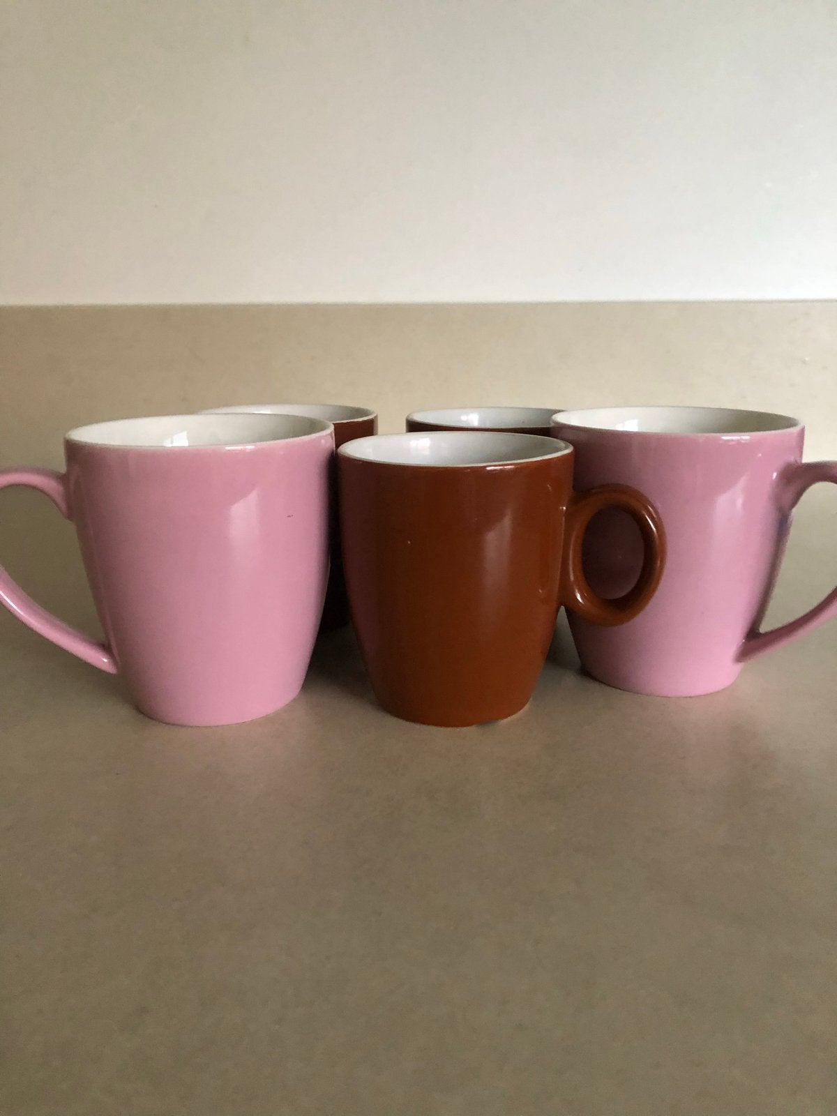 Set van 5 roze en bruine mokken, Gebruikt, Overige stijlen, Aardewerk, Mok