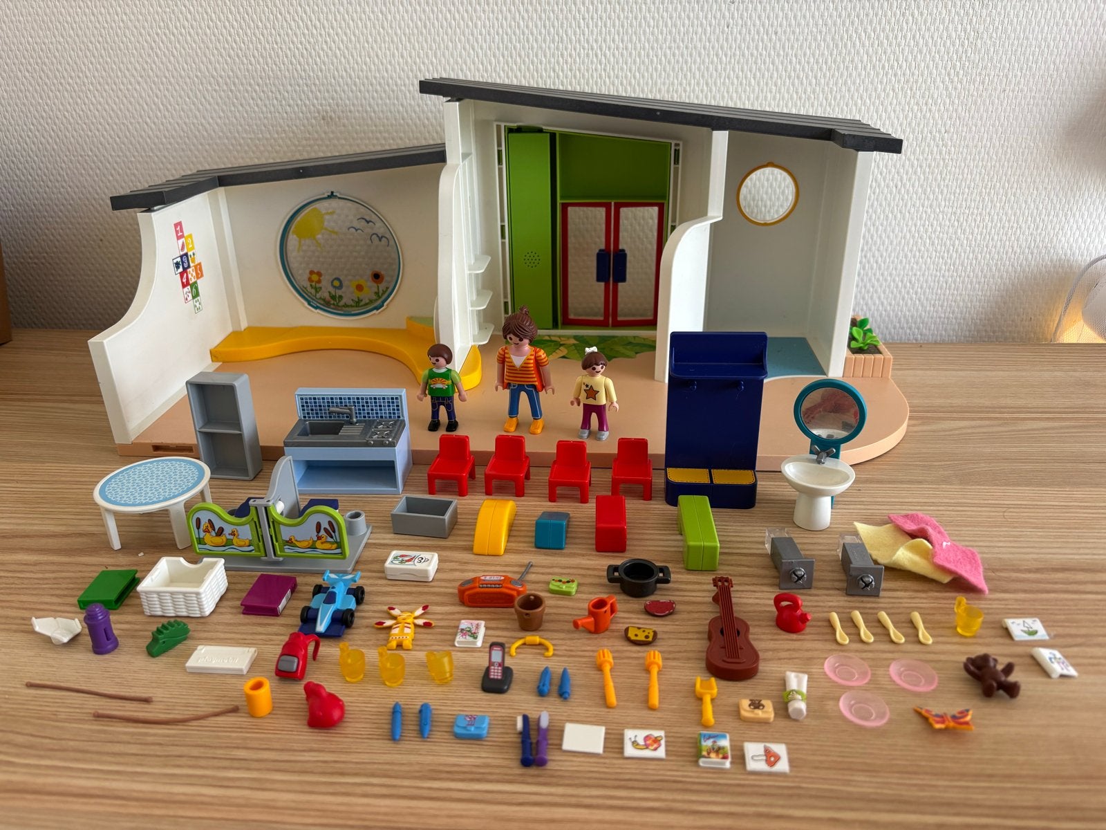 Playmobil Kinderdagverblijf met veel accessoires, Ophalen of Verzenden, Zo goed als nieuw, City life, Gebouw