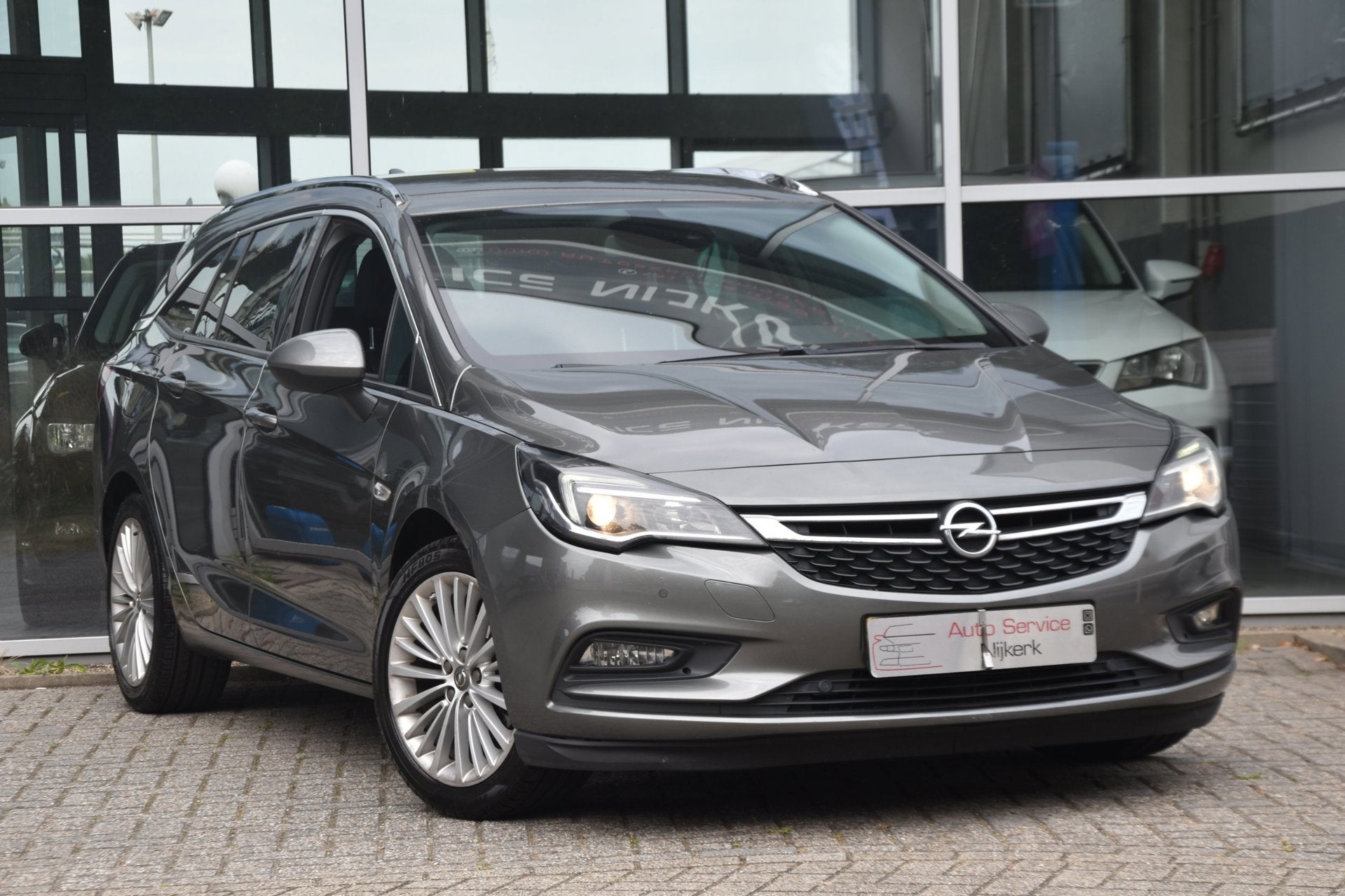 Opel Astra Sports Tourer 1.6 CDTI Innovation Airco Leder Led, Auto's, Voorwielaandrijving, Dealer onderhouden, Gebruikt, 4 cilinders