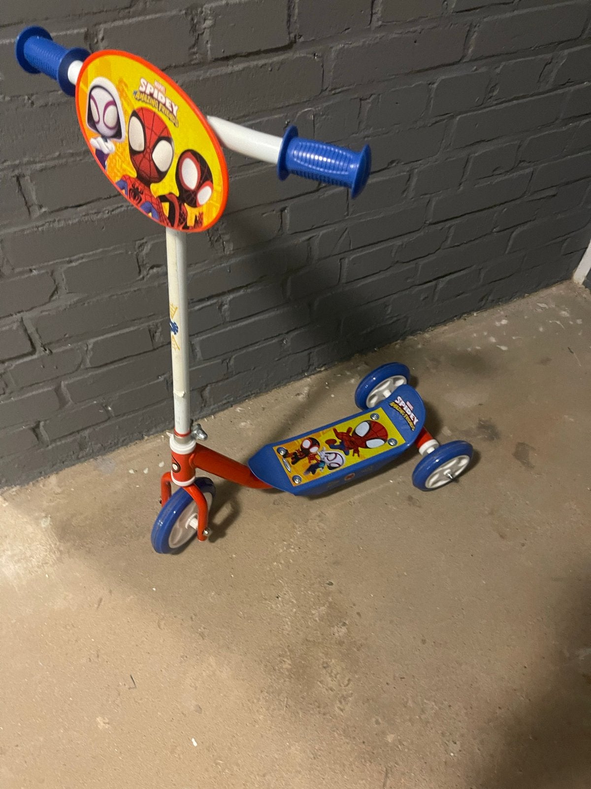 Spiderman kinderstep met 3 wielen, Ophalen, Zo goed als nieuw, Gewone step
