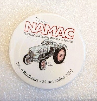 grote button NAMAC auto miniatuur auto ruilbeurs met tractor, Ophalen of Verzenden, Overige onderwerpen, Button
