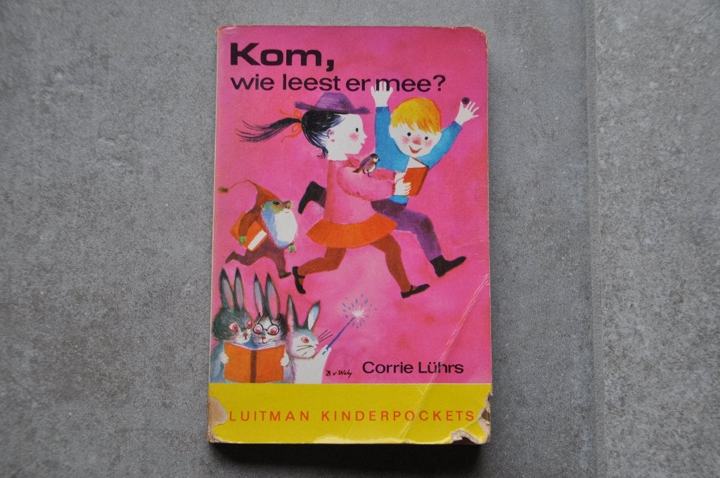 Corrie Lührs - Kom, wie leest er mee?, Ophalen of Verzenden, Gelezen, Corrie Lührs, Fictie algemeen