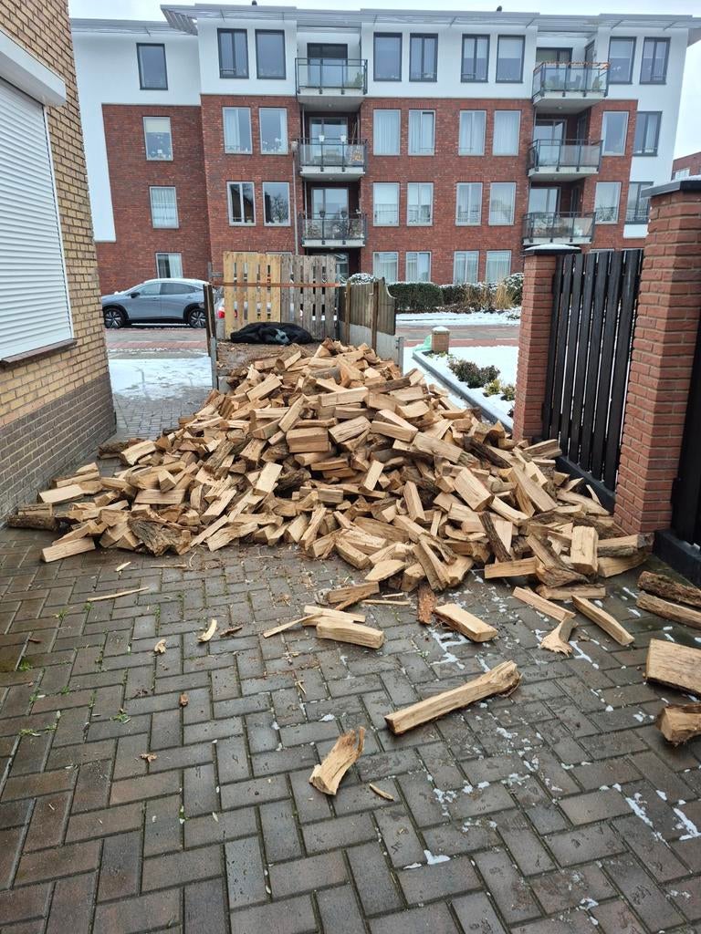 tel:  Ovengedroogd Eikenhout – Direct Stoken – €150,- p/m³, Tuin en Terras, Haardhout, Ophalen of Verzenden