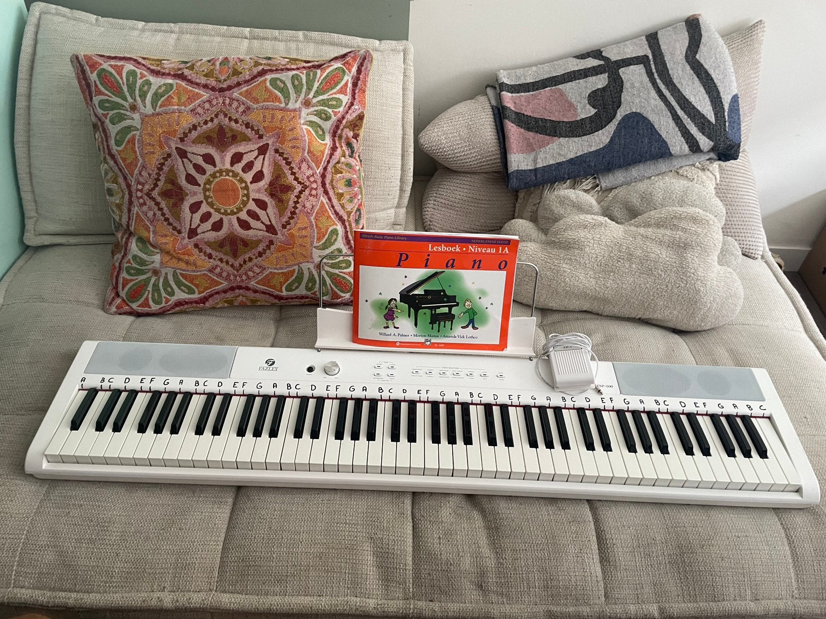 Fazley Keyboard/ Piano/ Elektrische Piano (nieuwprijs €230), Ophalen of Verzenden, Zo goed als nieuw, 61 toetsen, Overige merken