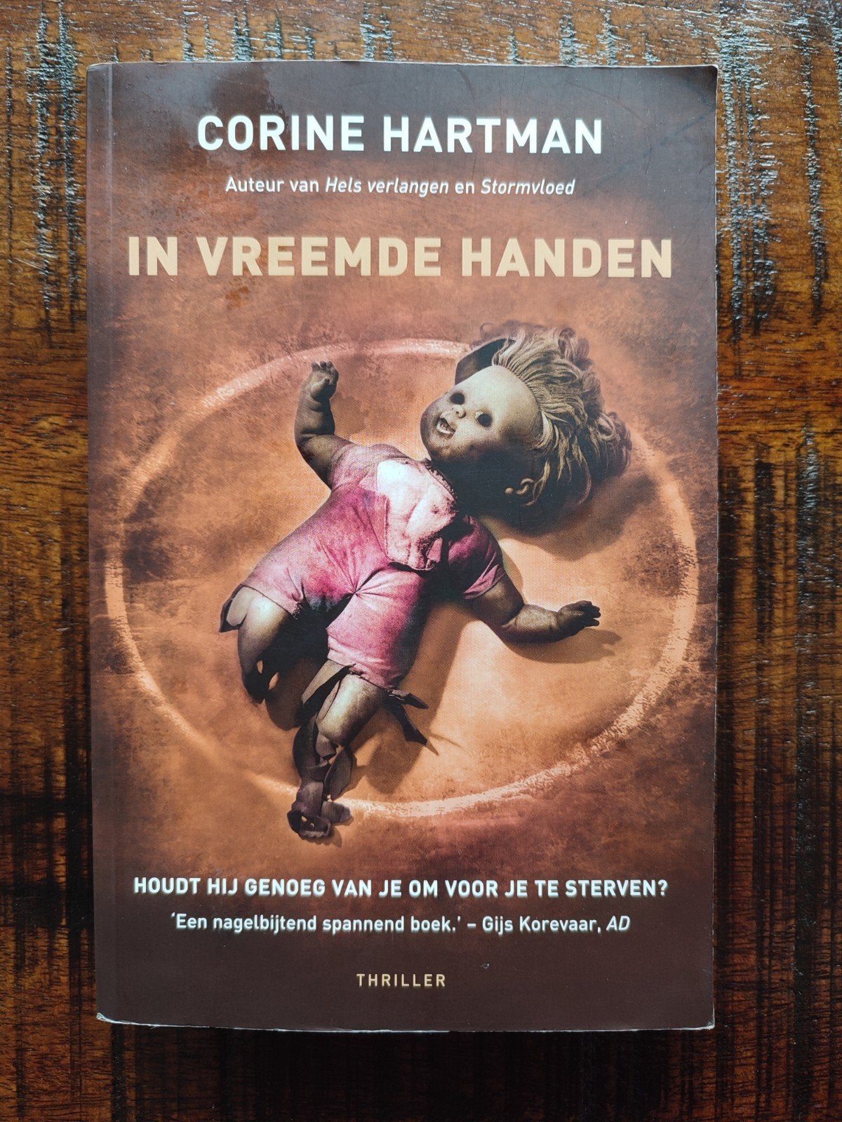 In Vreemde Handen - Corine Hartman (Thriller), Ophalen of Verzenden