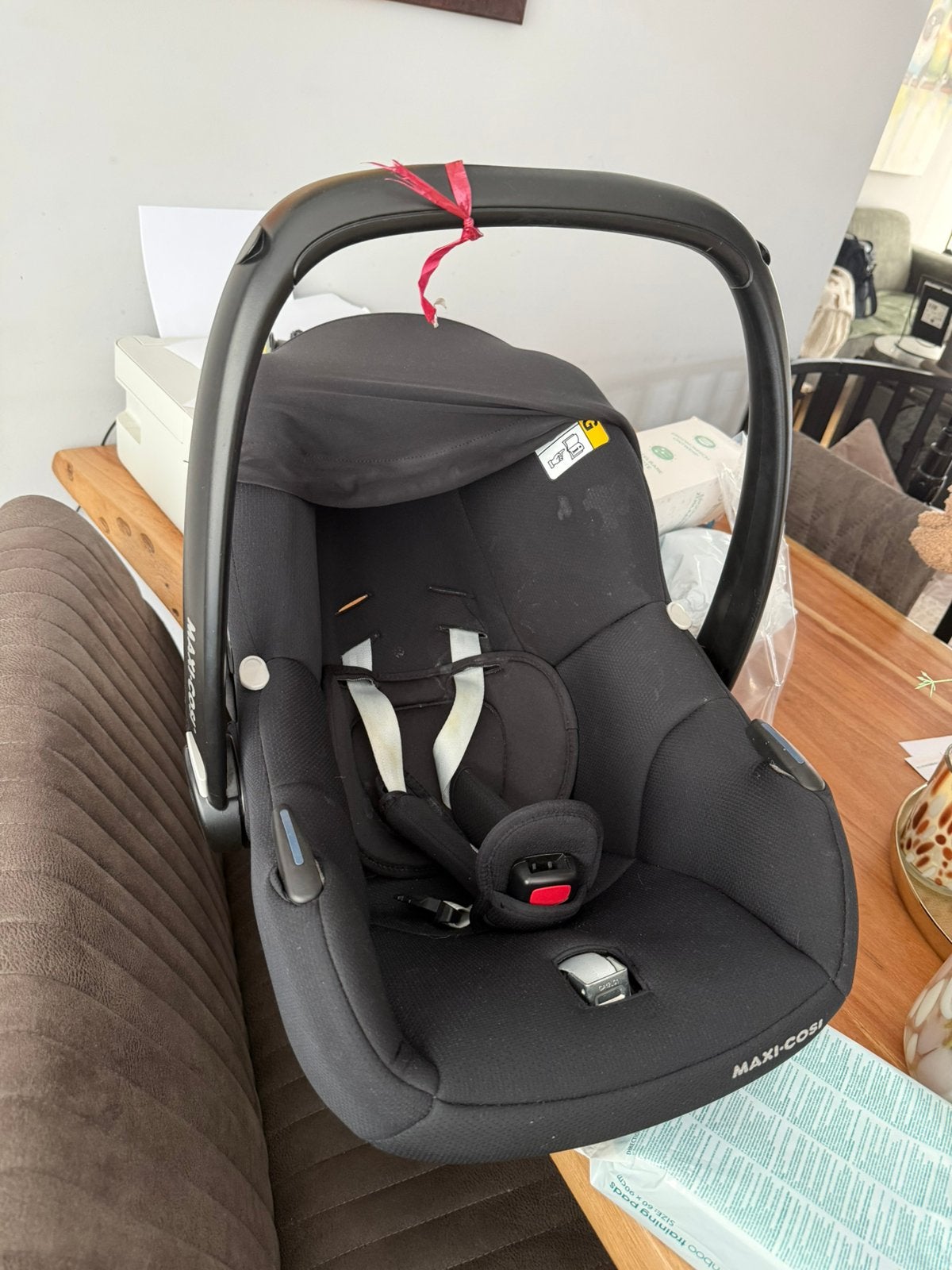 Gratis maxi cosi, moet schoongemaakt worden, Ophalen, Autogordel, Zo goed als nieuw, 0 t/m 13 kg