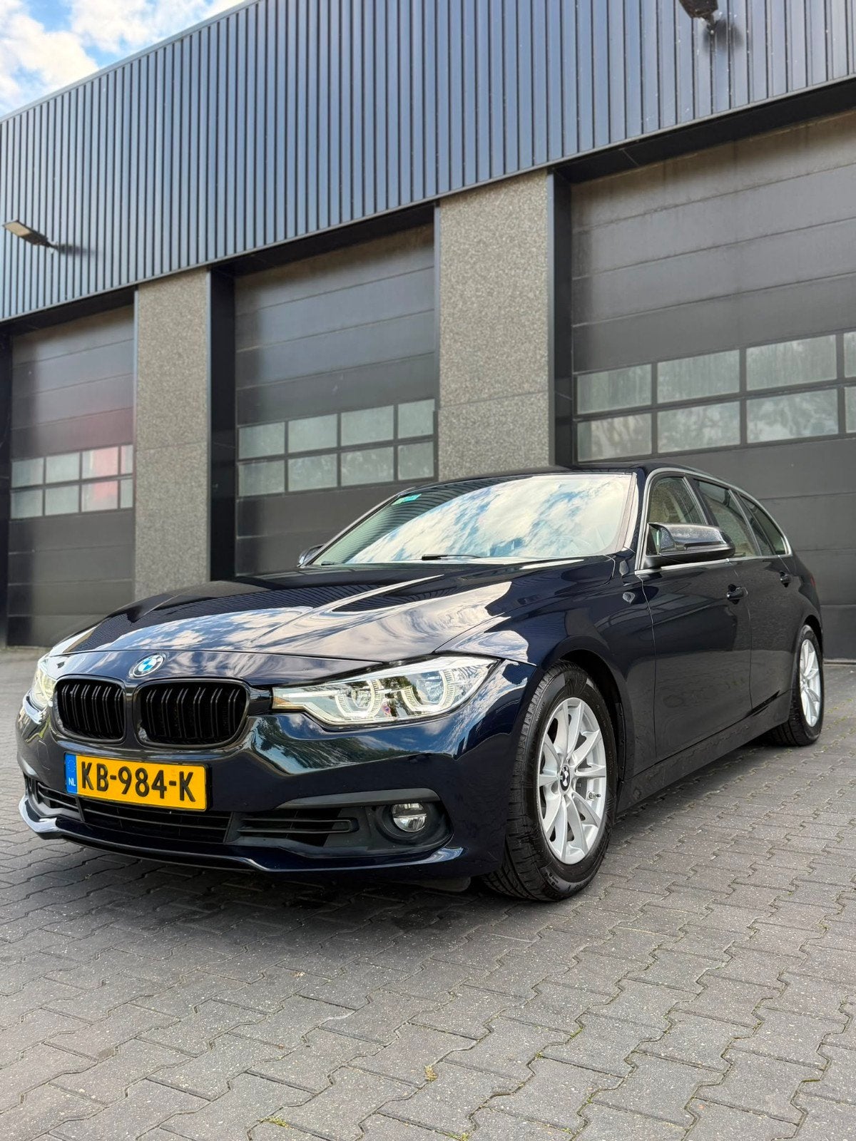 BMW 3-Serie 320i 184pk Aut 2016 Blauw, Auto's, 1998 cc, Achterwielaandrijving, 1800 kg, Beige