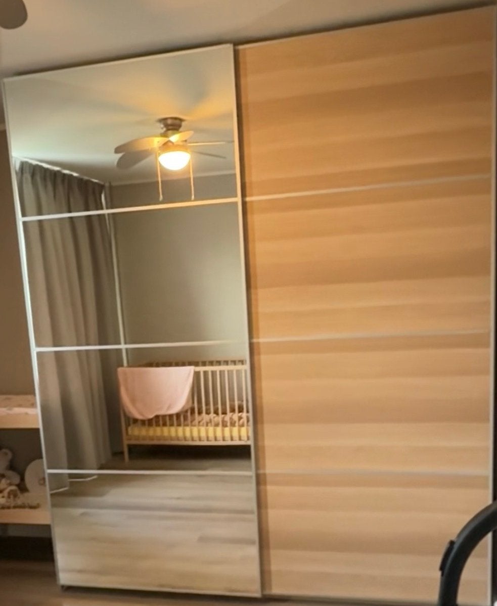 IKEA Kledingkast met schuifdeuren (spiegel en hout), Huis en Inrichting, Kasten | Kledingkasten, Ophalen, 200 cm of meer, Zo goed als nieuw