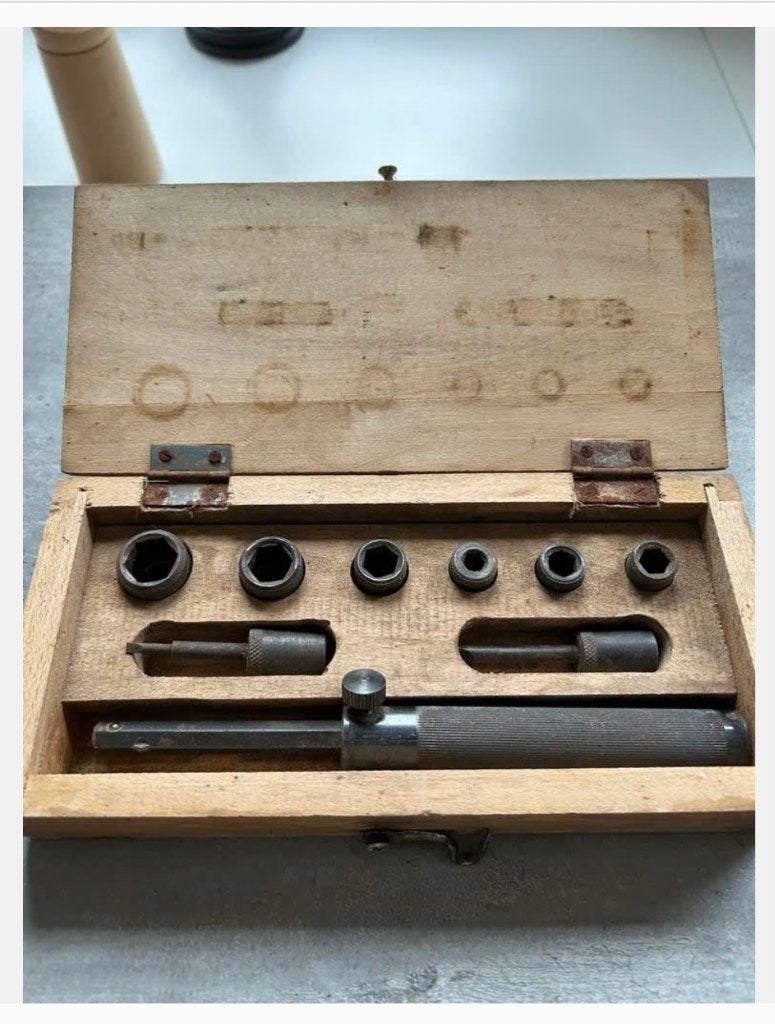 Antiek houten kistje met gereedschap, Antiek en Kunst, Ophalen of Verzenden