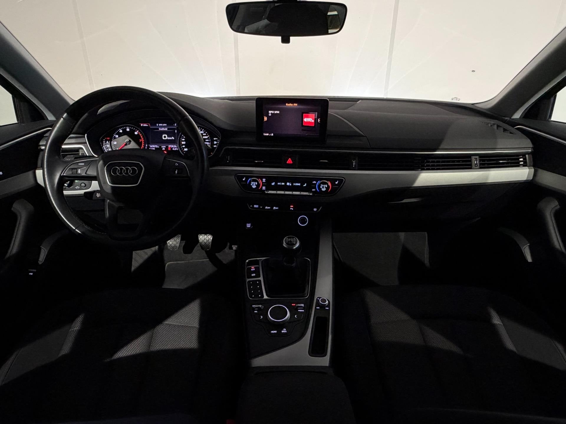 Audi A4 Avant 40 TFSI Pro Line /Clima/Cruise/PDC+Camera/LED/, Auto's, Audi, Voorwielaandrijving, Dealer onderhouden, Stof, Gebruikt