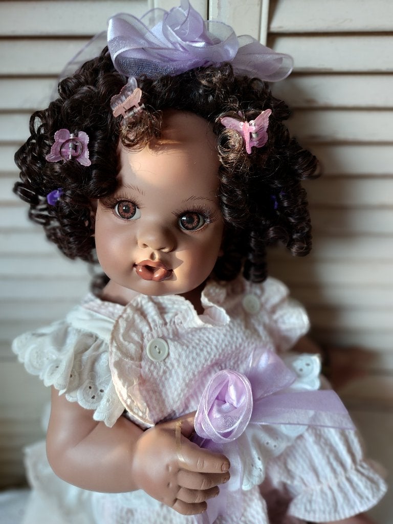 schattige vinyl baby pop, baby Boo, Fayzah spanos, Verzamelen, Poppen, Ophalen of Verzenden, Zo goed als nieuw, Pop