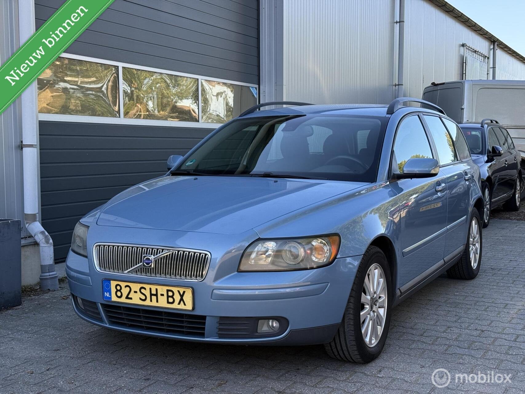 Volvo V50 2.4 Momentum Automaat, Weinig KM’s, Auto's, Gebruikt, 700 kg, Blauw, Onderhoudsboekje