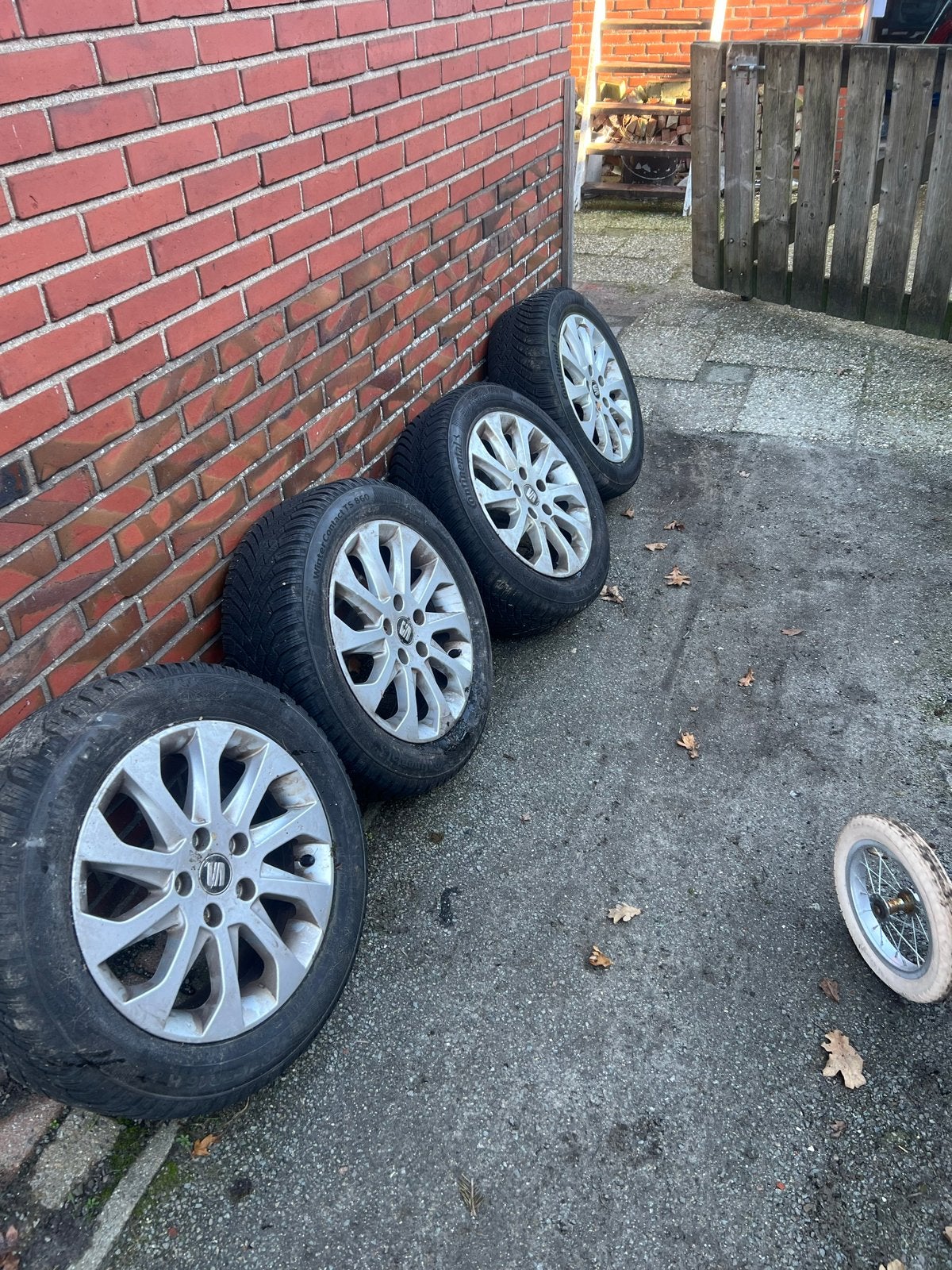 Winterbanden met lichtmetalen velgen Seat Leon, Ophalen, Gebruikt, 16 inch, Banden en Velgen