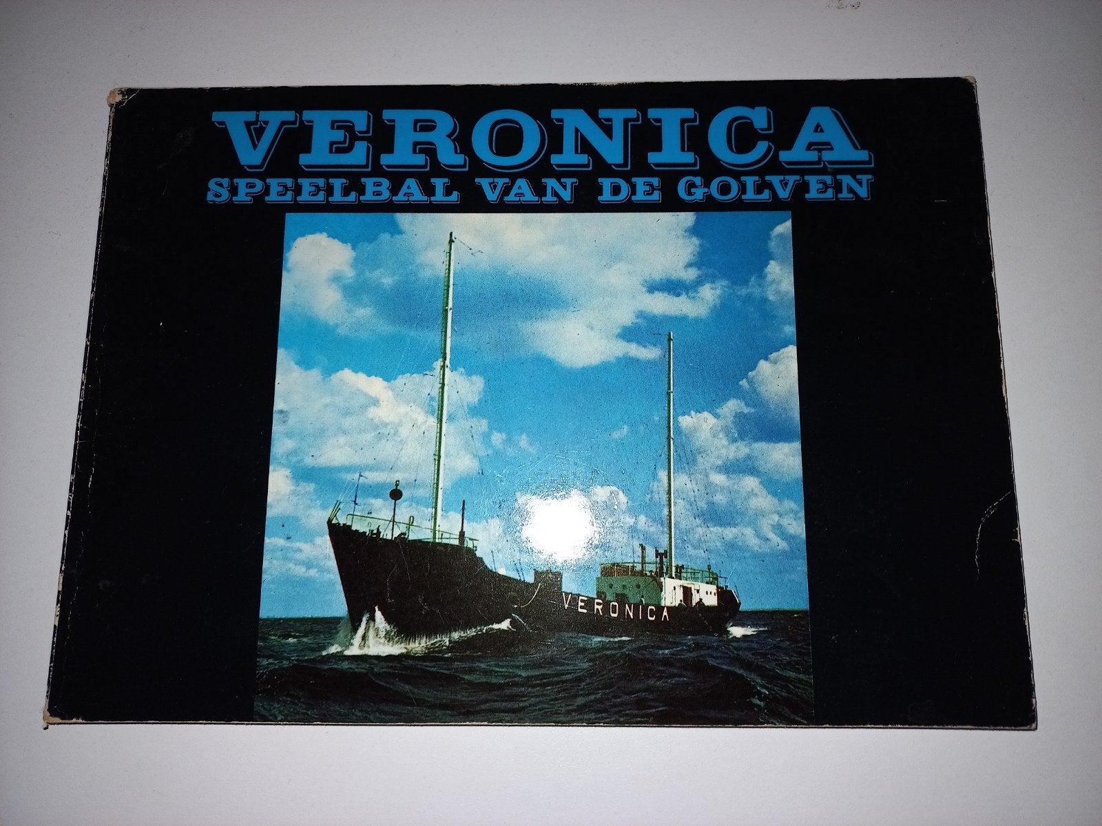 Veronica Speelbal van de Golven - Historisch Fotoboek, Ophalen of Verzenden, Gelezen, Berry Zand Scholten en Frans v.d. Beek