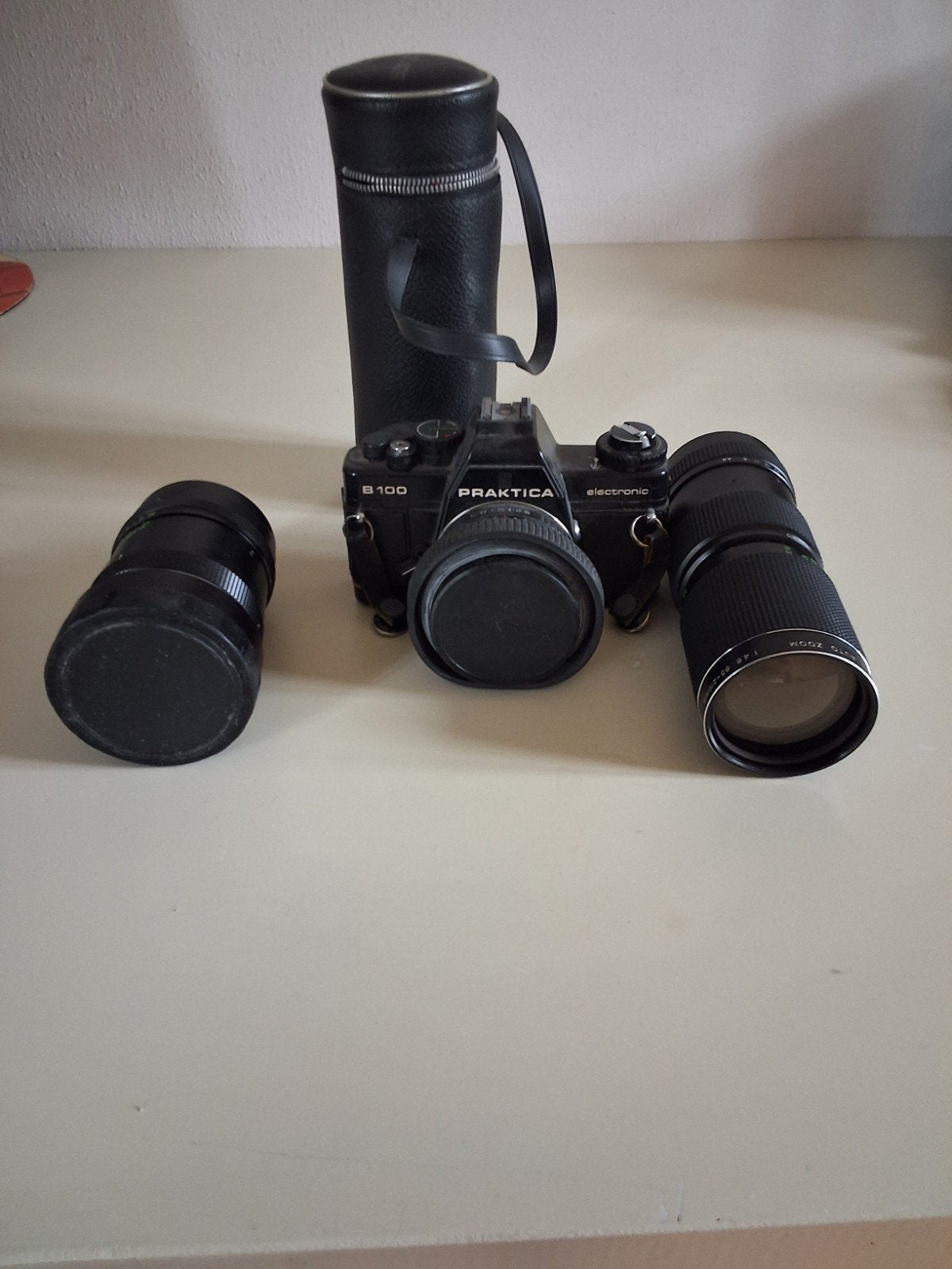 Praktica B100 Spiegelreflexcamera met 2 lenzen, Ophalen